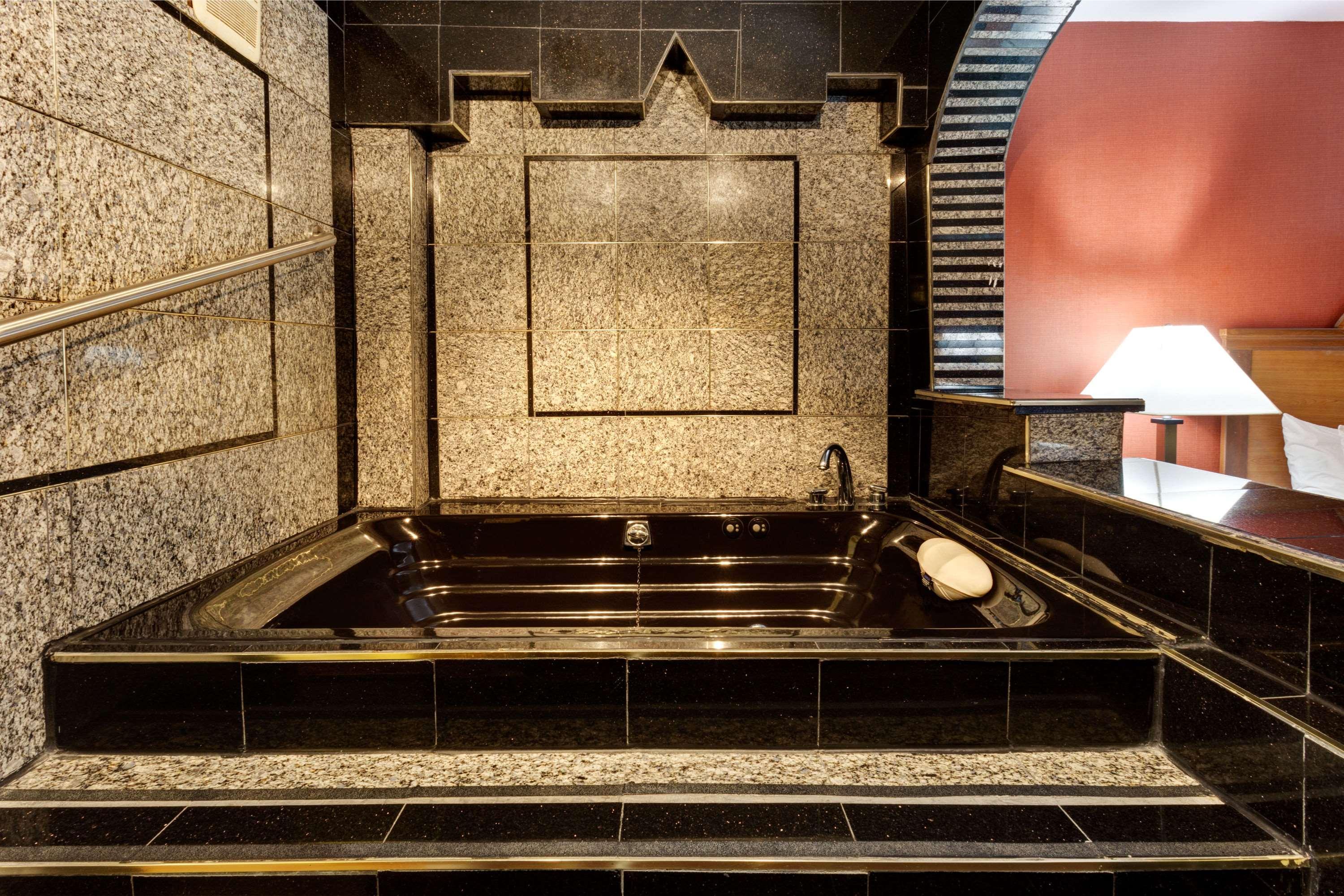 Ramada By Wyndham Baltimore West Bagian luar foto