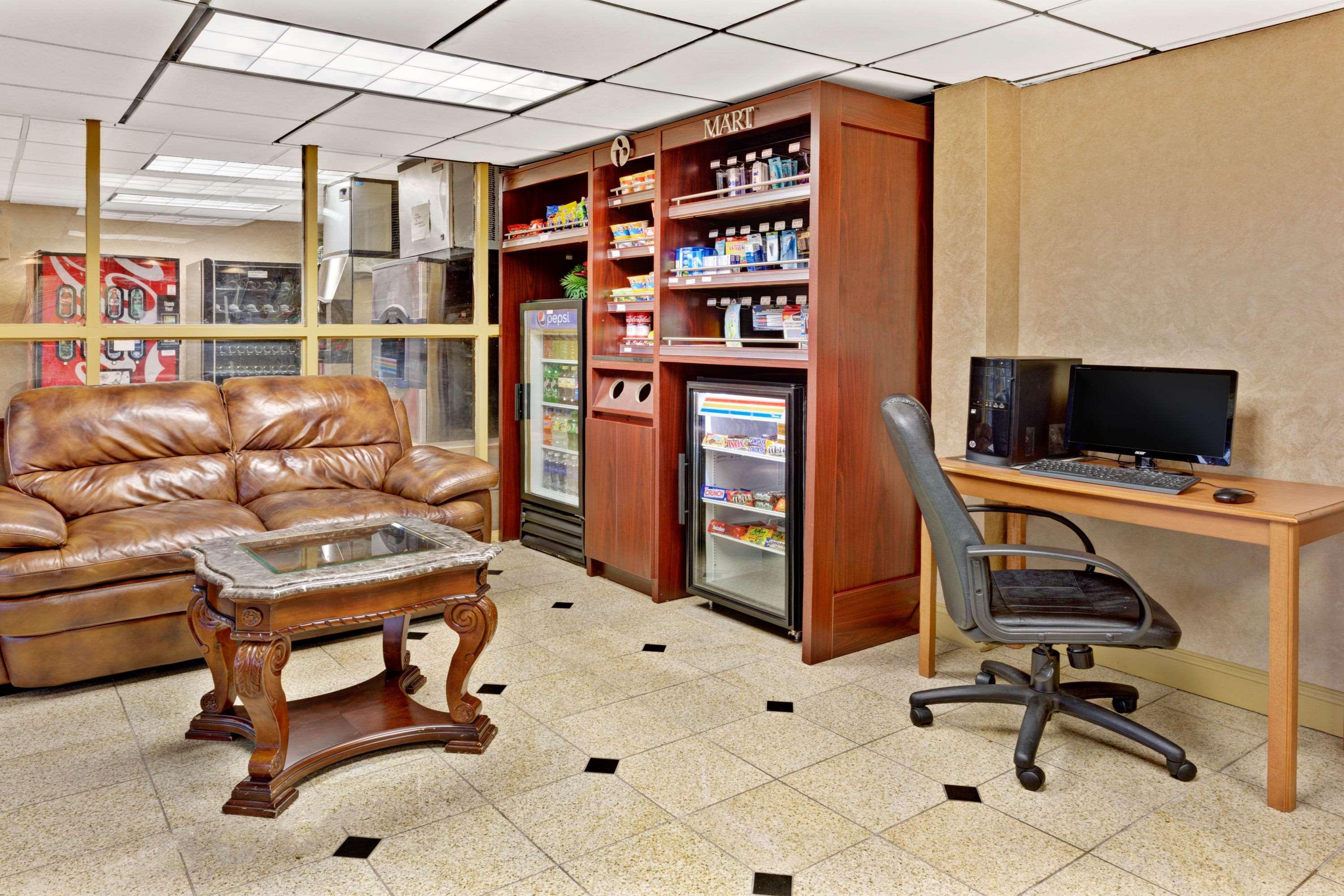 Ramada By Wyndham Baltimore West Bagian luar foto