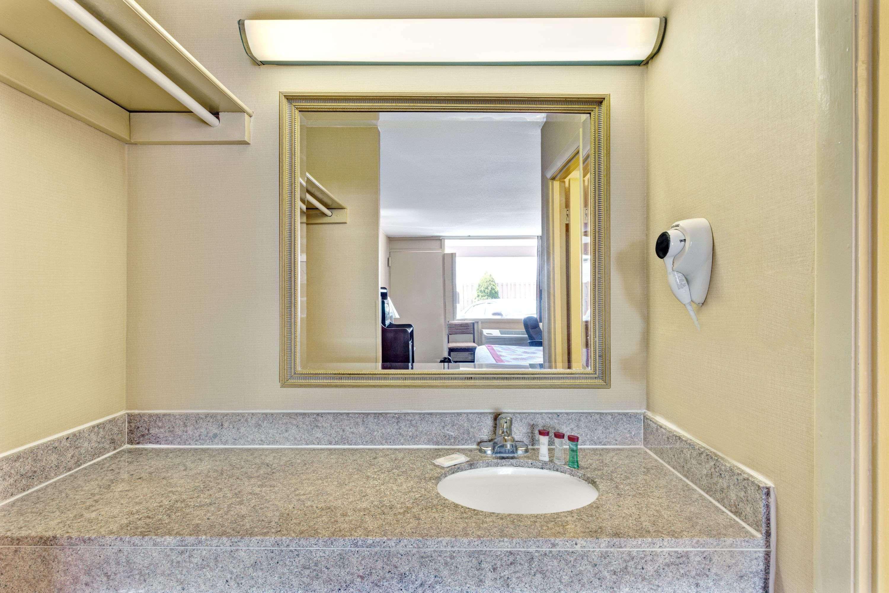 Ramada By Wyndham Baltimore West Bagian luar foto